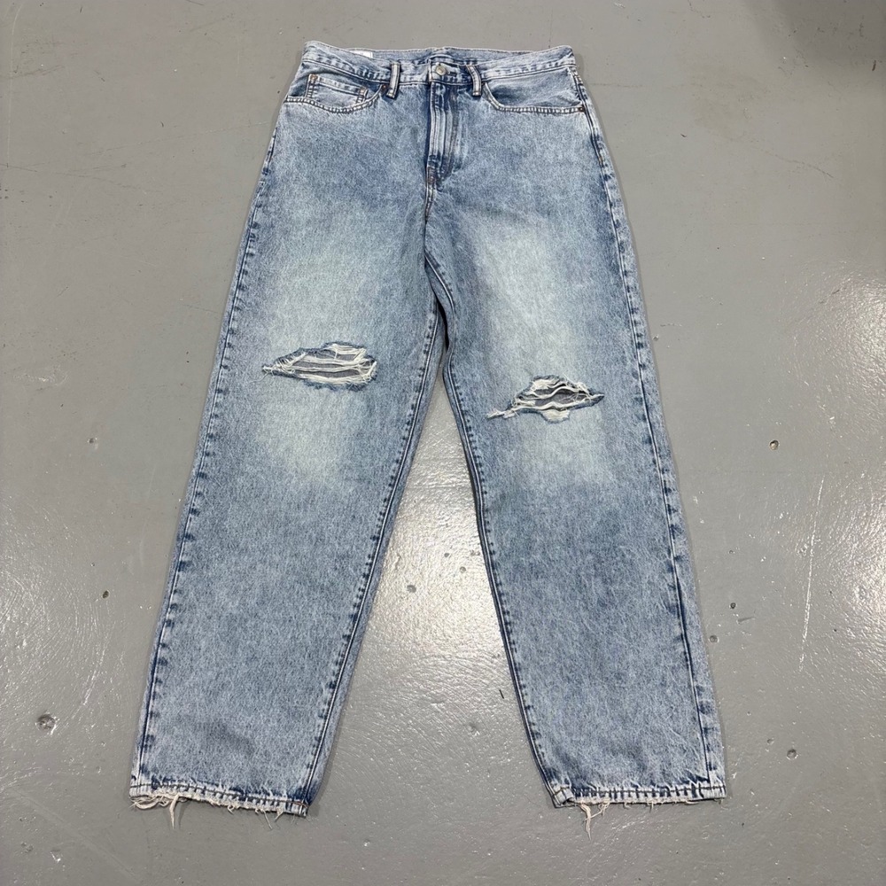 Gap Baggy Fit Distressed Light Wash Jeans Mens 31 x 32 Relaxed Straight Leg